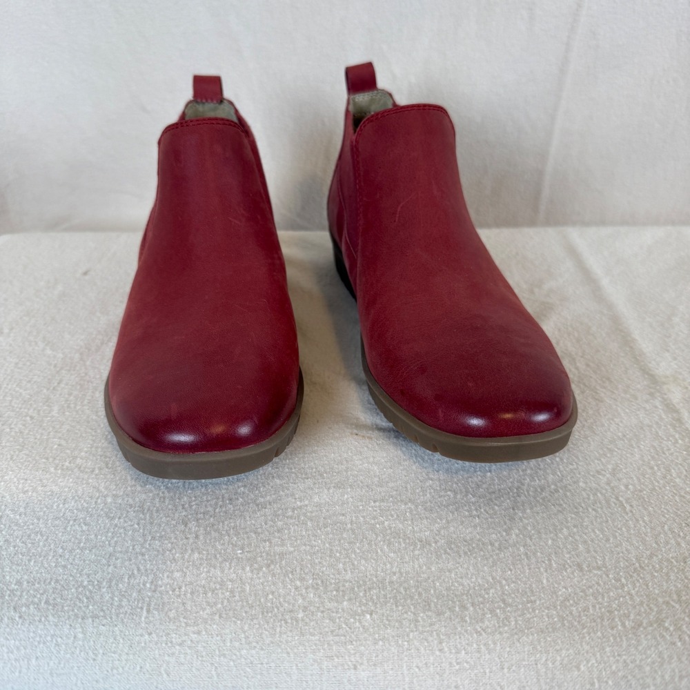 Dansko Lucian Red Leather Ankle Boots Chelsea Pull On Lug Sole Womens 38